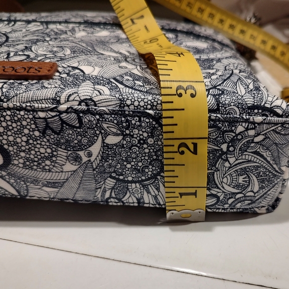 SAKROOTS Navy Spirit Desert 2 Artist Circle Crossbody Bag. New. - Picture 4 of 15